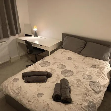 Trinity Airport Lodge Хорсфорт Экстерьер фото