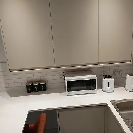 Trinity Airport Lodge Хорсфорт Экстерьер фото